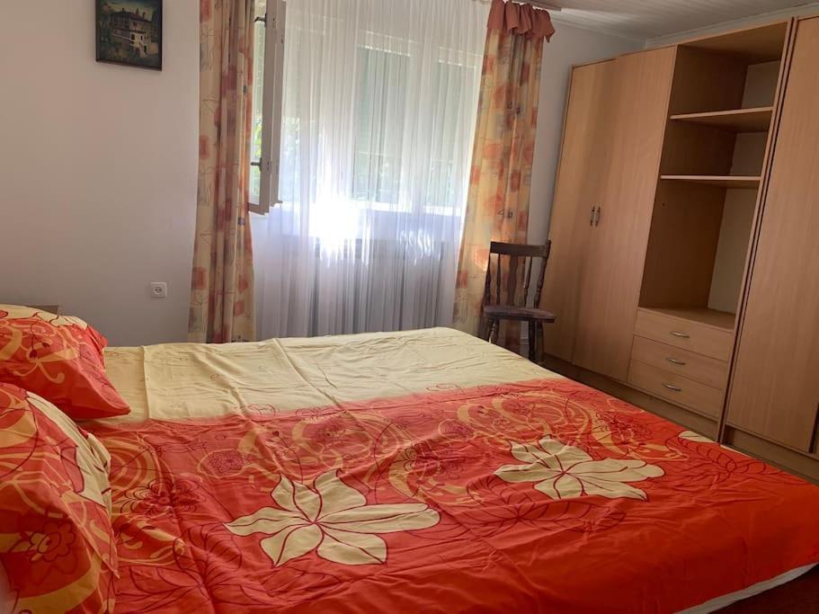 Cheerfull 2-Bedroom With Patio. Close To All Ameneties. ザグレブ エクステリア 写真