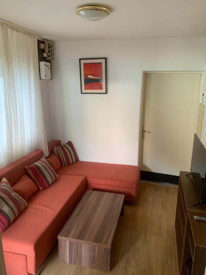 Cheerfull 2-Bedroom With Patio. Close To All Ameneties. ザグレブ エクステリア 写真